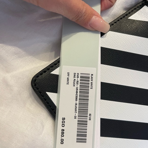 Brand new with tags Off White clutch - Picture 4 of 4